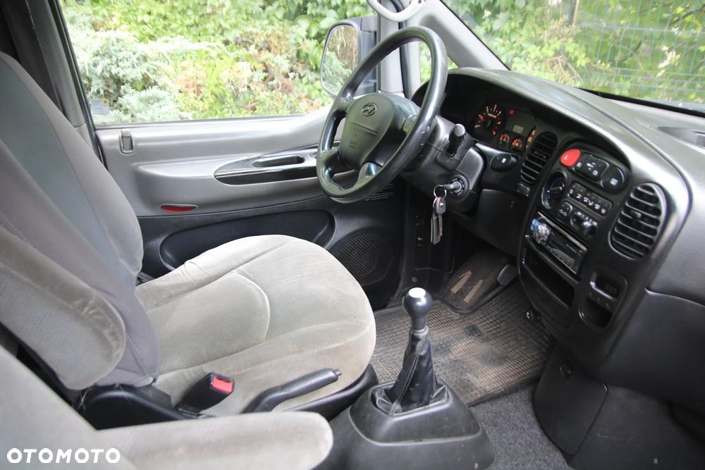 Hyundai H-1 Starex - 9