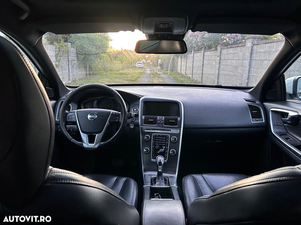 Volvo XC 60 D5 AWD Momentum - 8