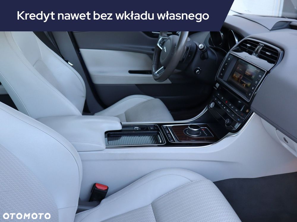 Jaguar XE - 11