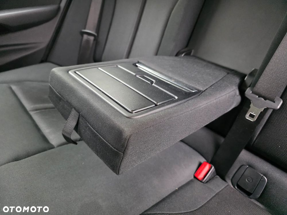 BMW Seria 3 318d Sport Line - 24