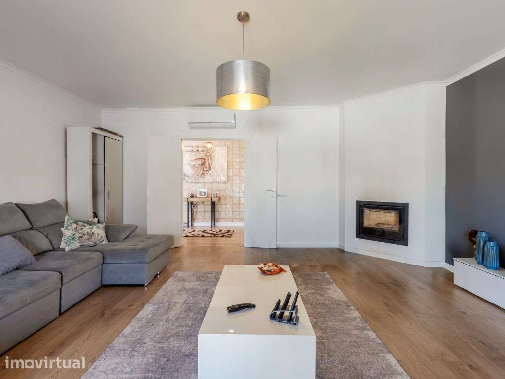 Moradia T4 Isolada Remodelada em Castelo | Conforto, Modernidade e ... - Grande imagem: 5/40