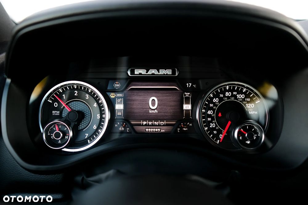 RAM 1500 5.7 Crew Cab Bighorn - 32