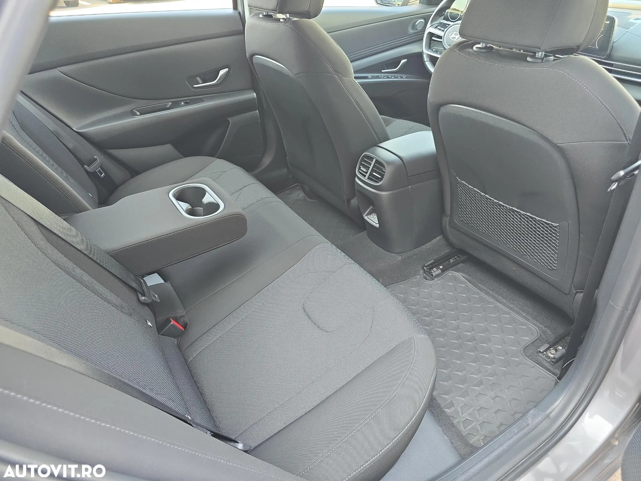 Hyundai Elantra - 28