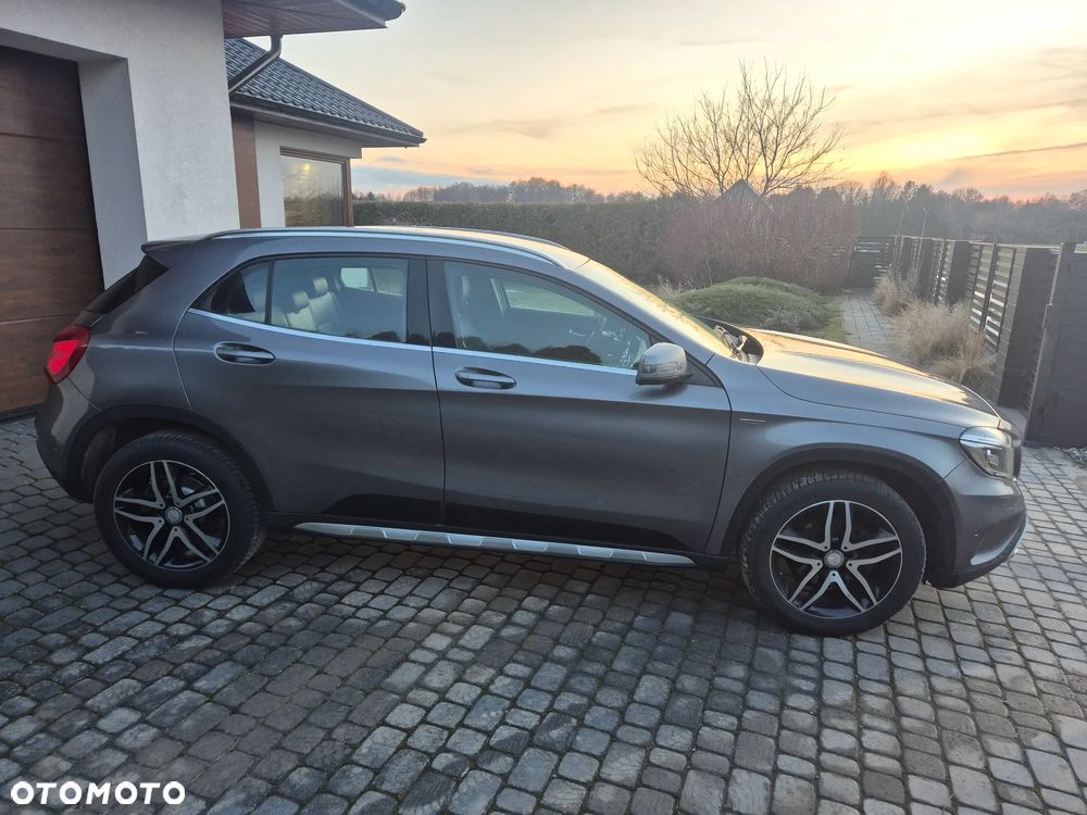 Mercedes-Benz GLA 180 Activity Edition - 6