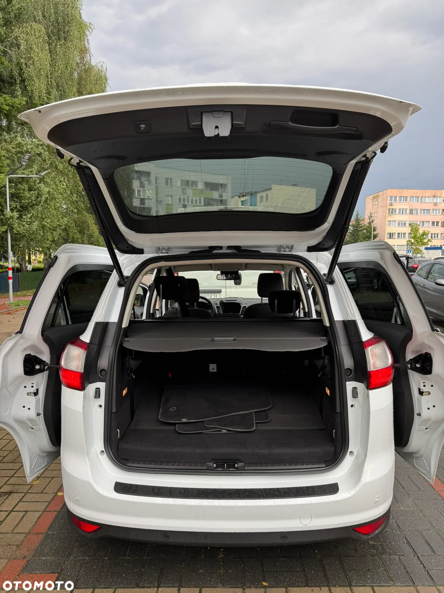 Ford Grand C-MAX - 19