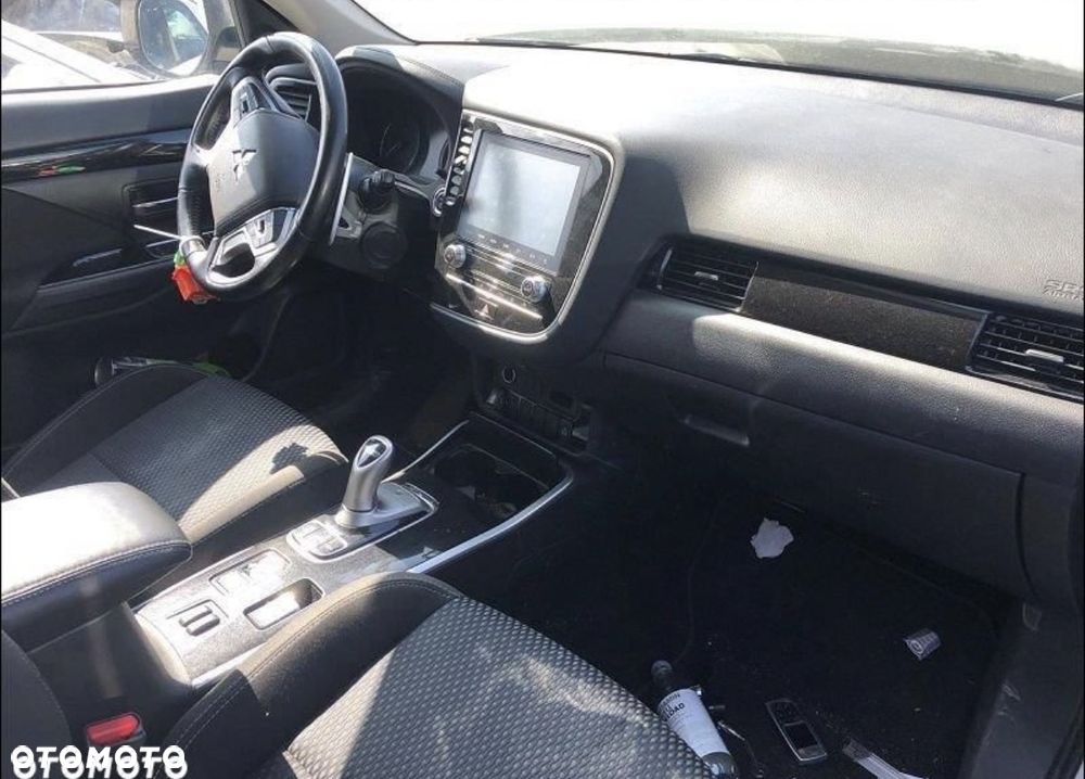 Mitsubishi Outlander 2.4 4WD Diamant - 4