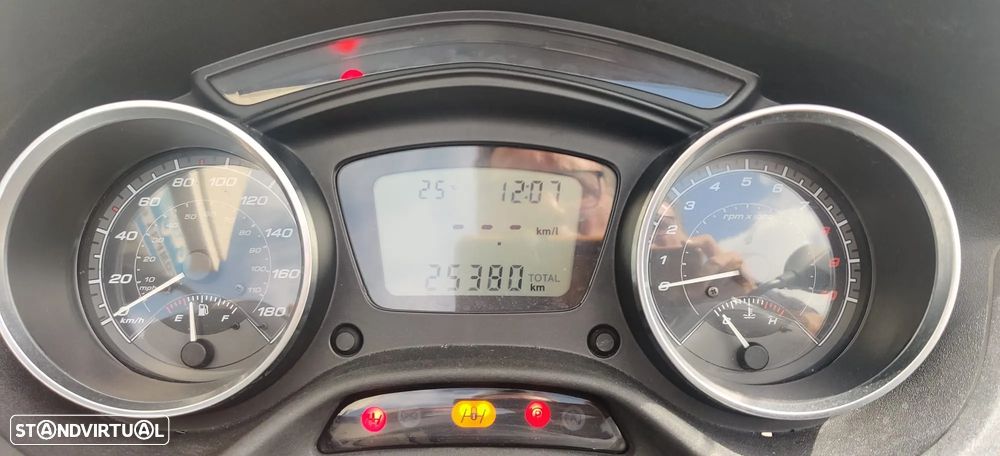 Piaggio MP3 300 (Carta A2) - 11