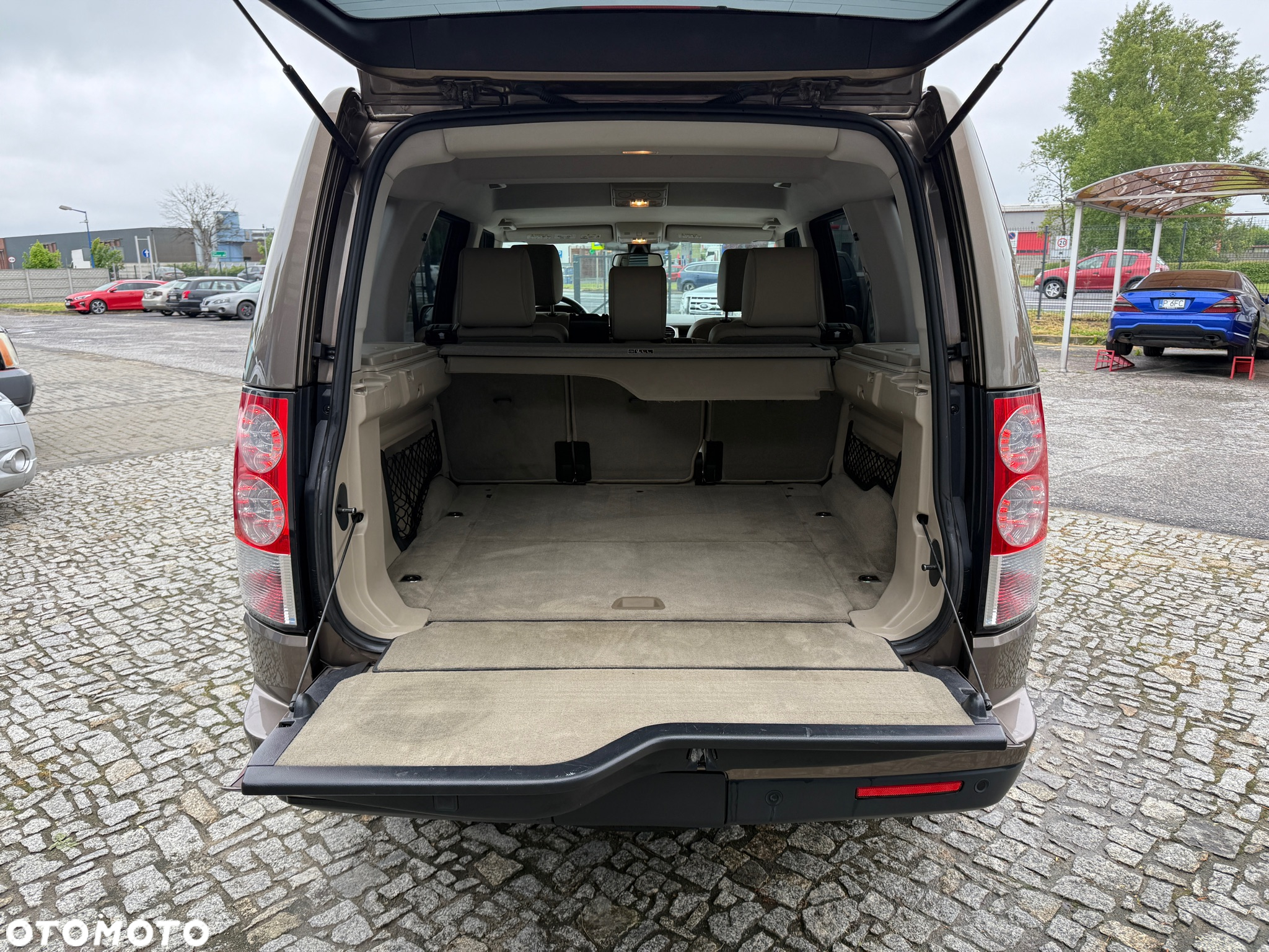 Land Rover Discovery IV 3.0D V6 HSE - 31