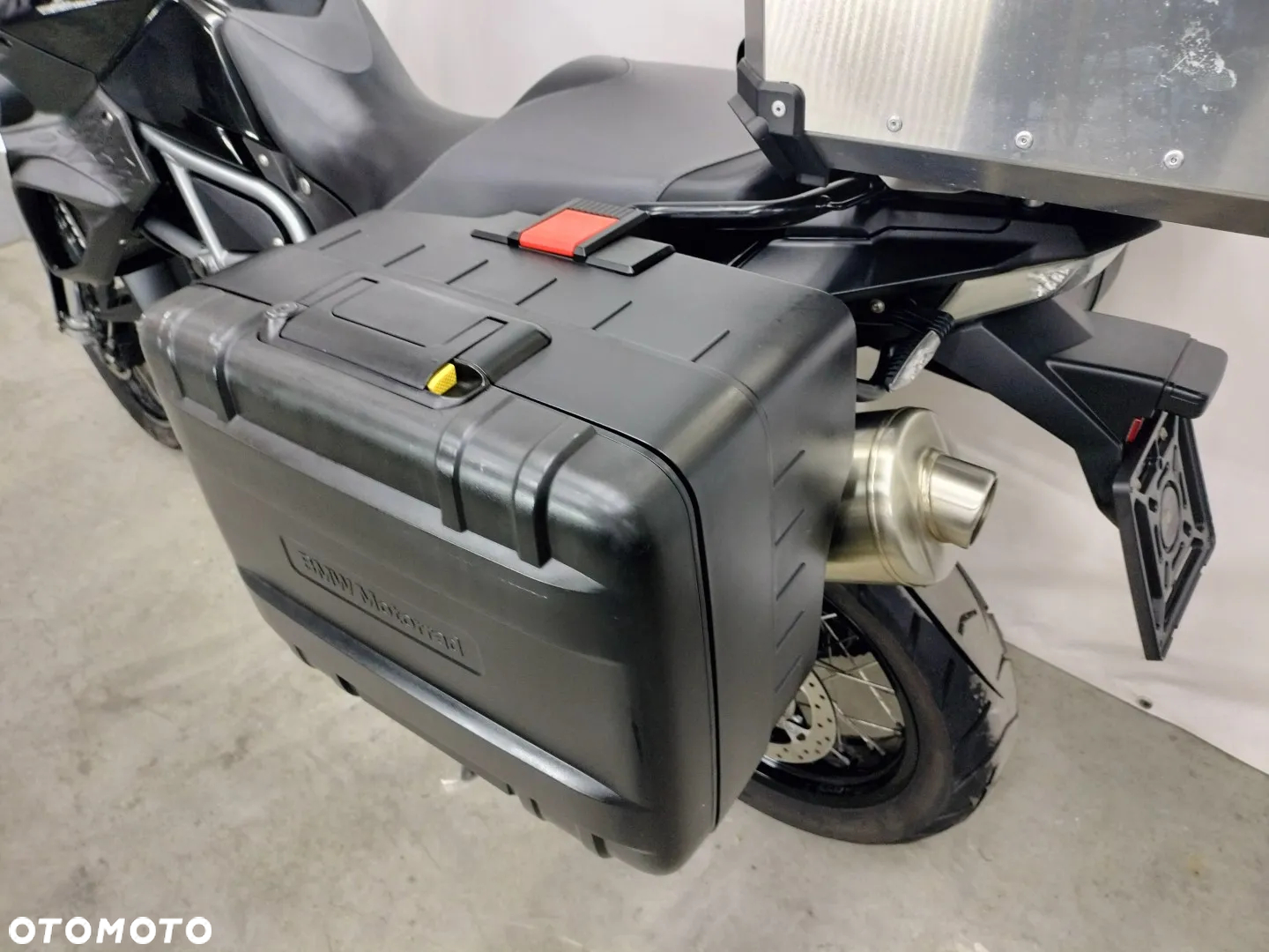 BMW F - 25