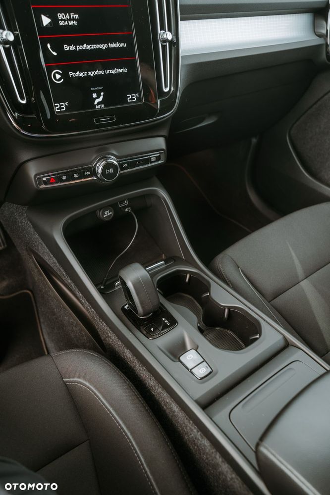 Volvo XC 40 T3 Momentum - 28