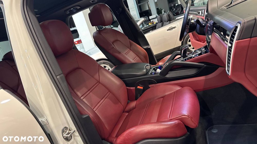 Porsche Cayenne - 35