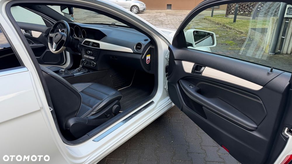 Mercedes-Benz Klasa C 250 CGI BlueEff Sport - 19
