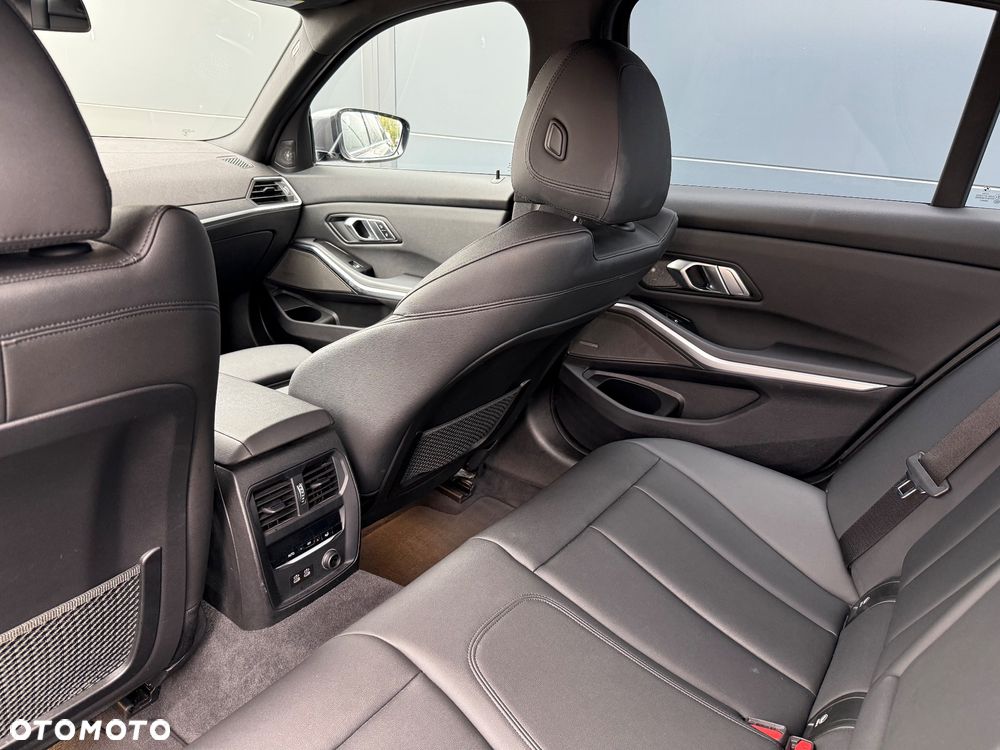 BMW Seria 3 330i xDrive Sport Line sport - 8