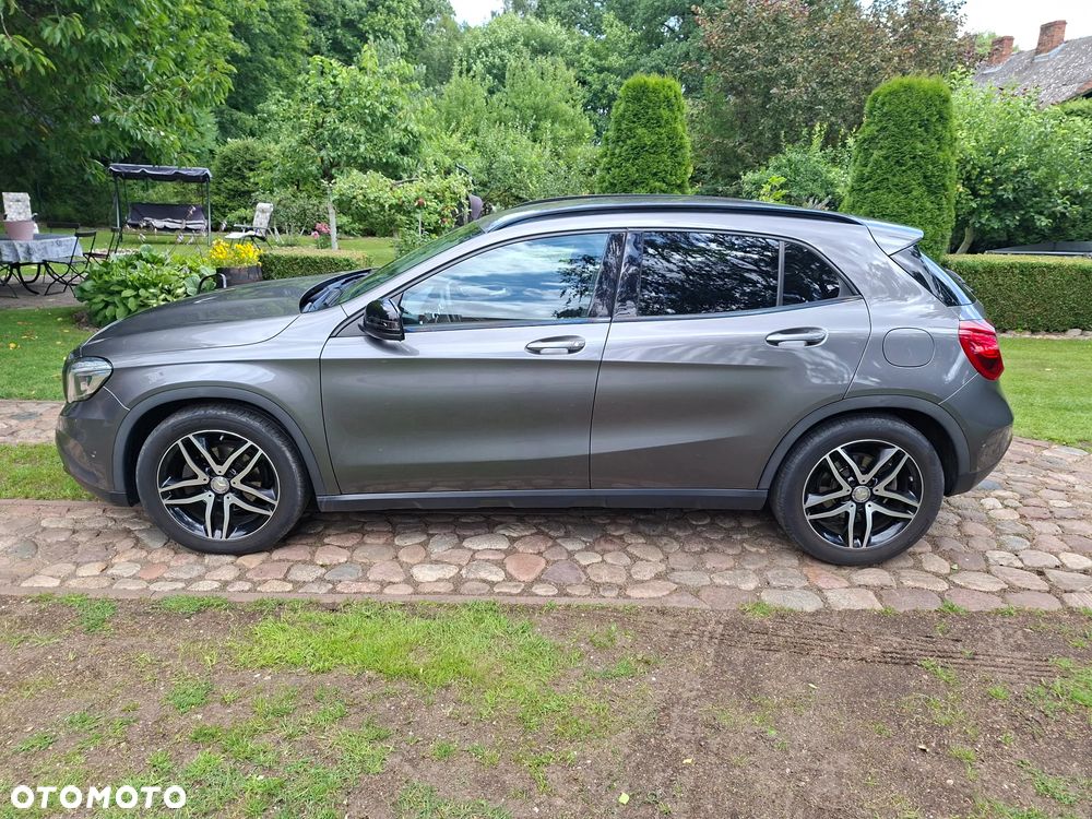 Mercedes-Benz GLA - 4