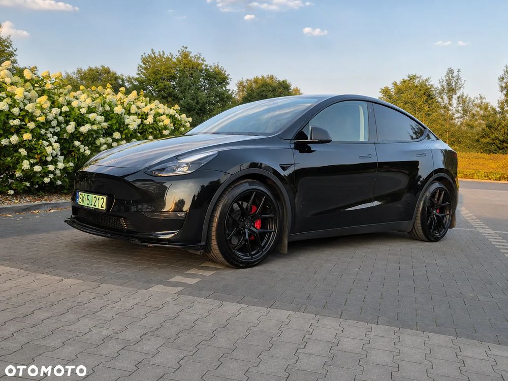Tesla Model Y Performance AWD - 1