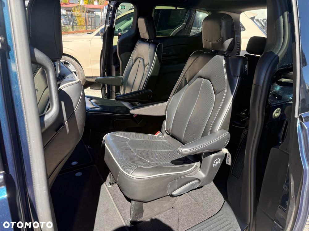 Chrysler Pacifica - 16