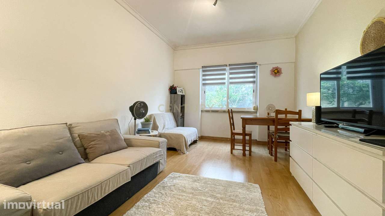 Apartamento T2 com Varanda em Algés | A 10 min da Estação | Excelente - Grande imagem: 3/20