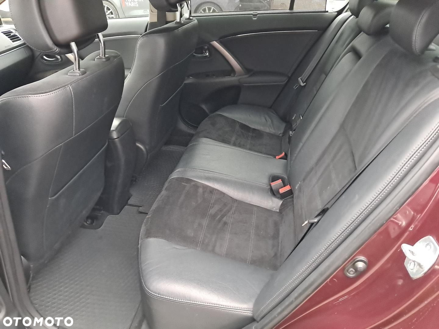 Toyota Avensis 1.8 Premium EU5 - 10