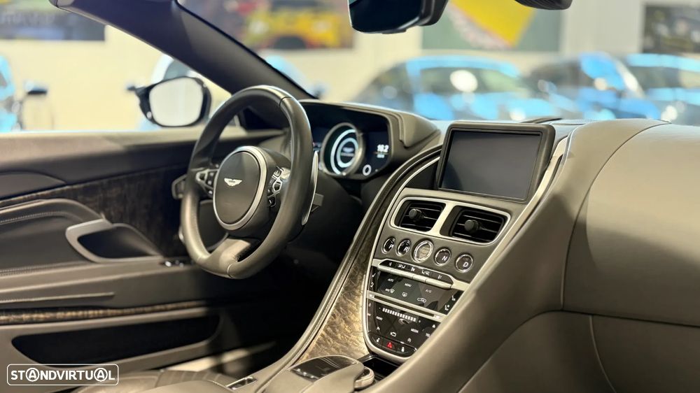 Aston Martin DB11 Volante V8 Auto - 16