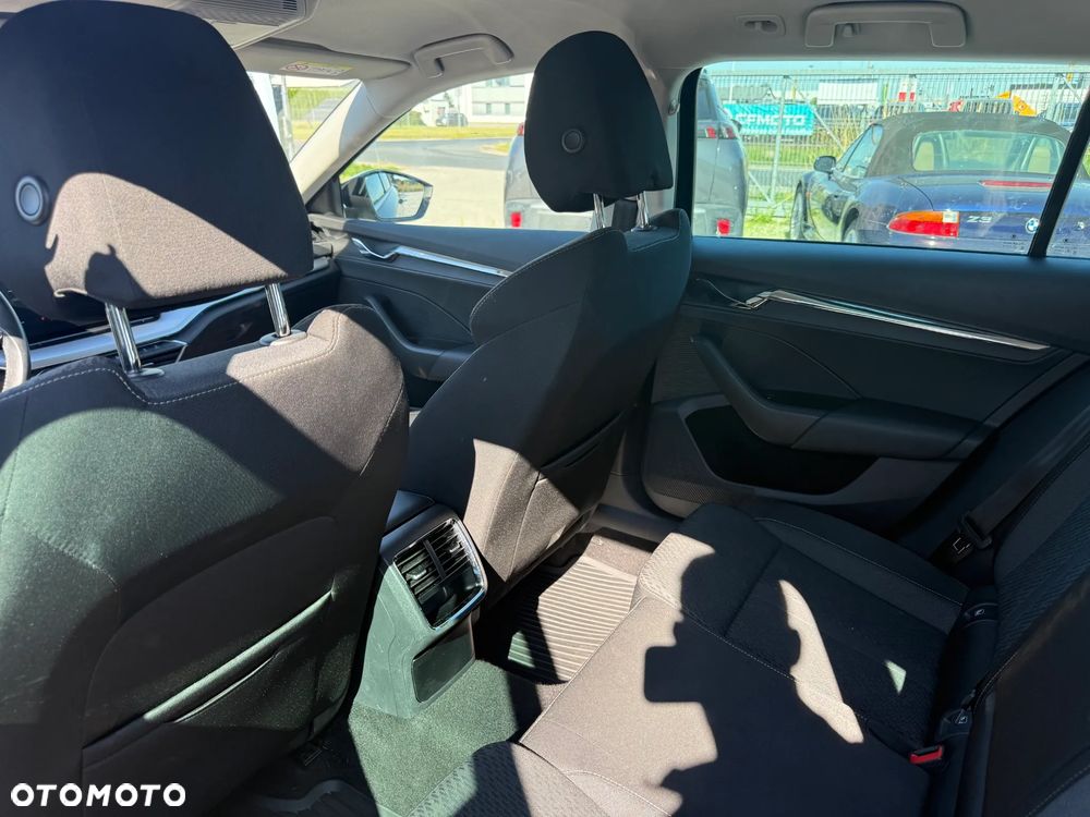 Skoda Octavia 2.0 TDI Style DSG - 6