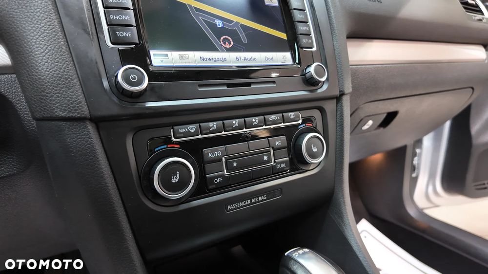 Volkswagen Golf 2.0 TDI DPF BlueMotion Technology DSG MATCH - 27