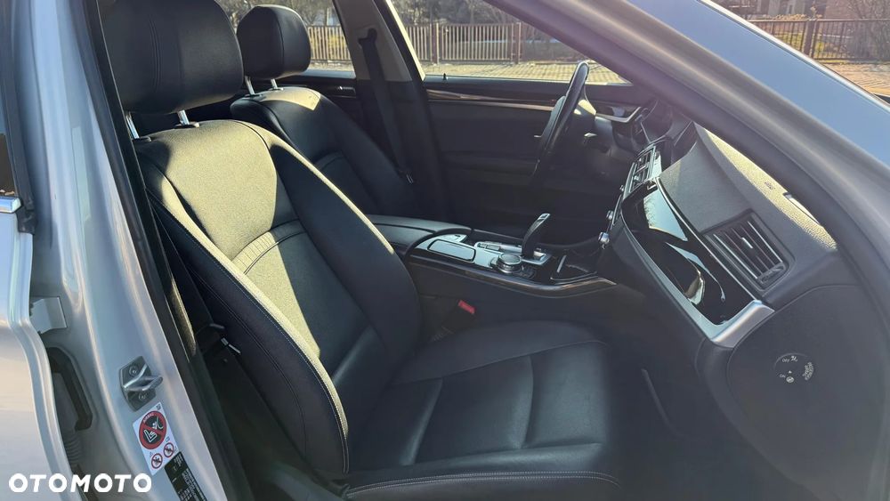 BMW Seria 5 525d Luxury Line - 16
