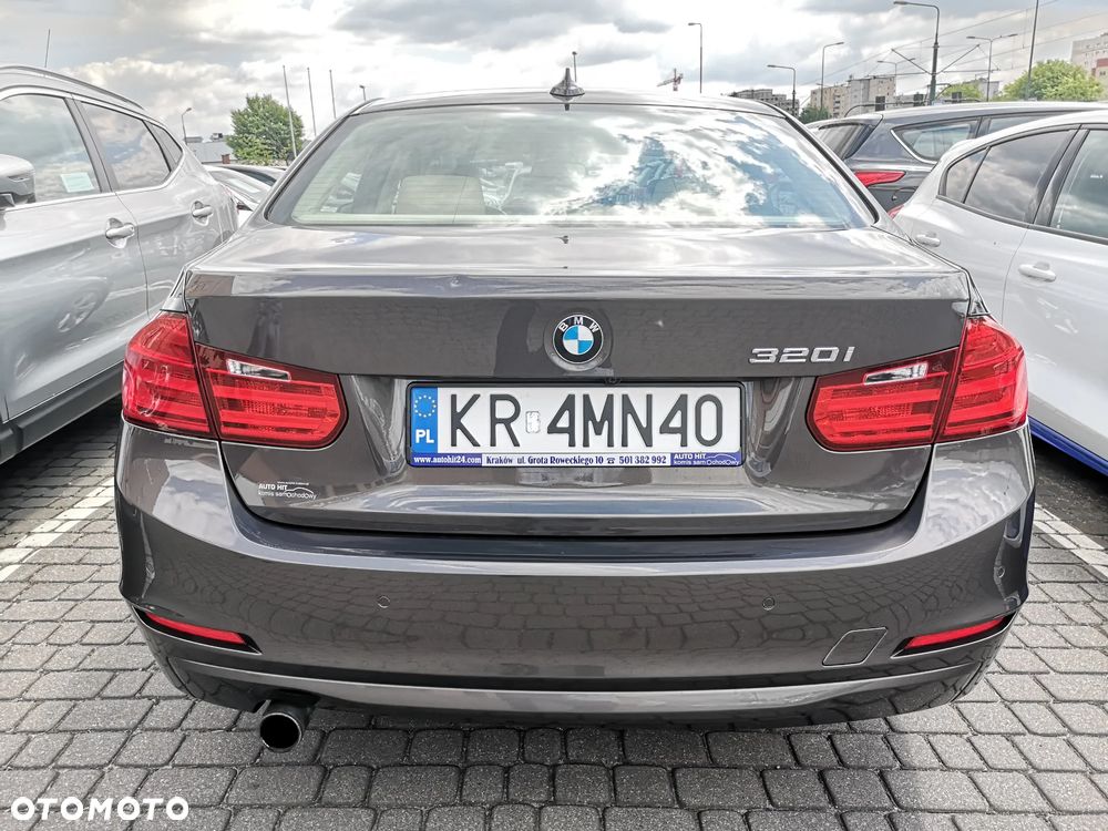 BMW Seria 3 320i Luxury Line - 4