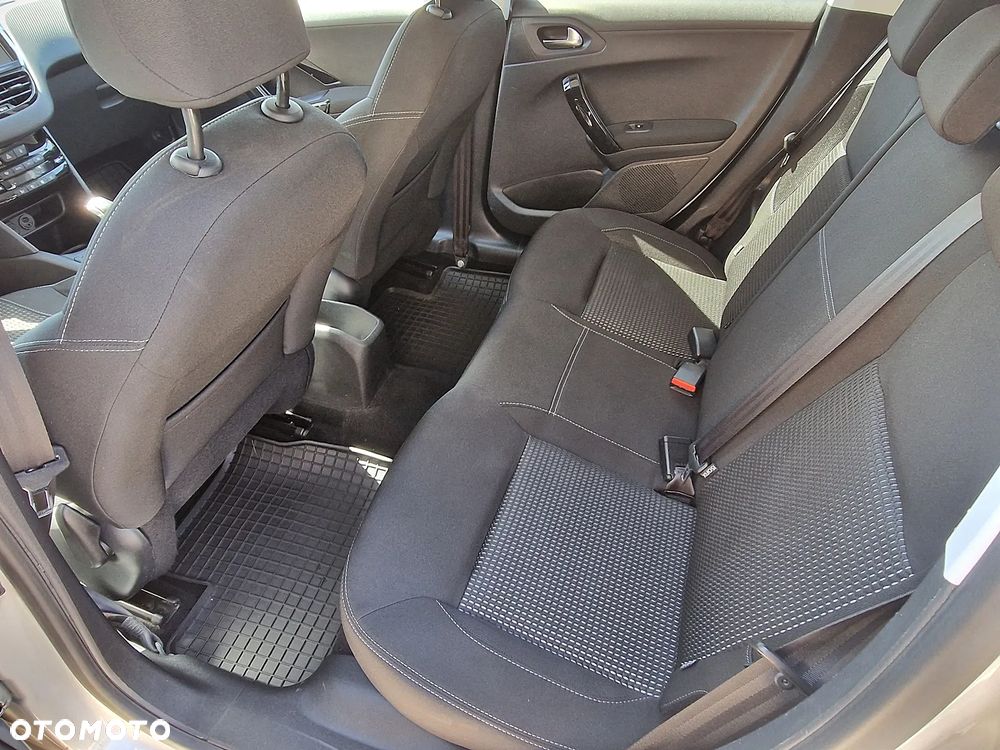 Peugeot 208 1.6 BlueHDi Active S&S - 10