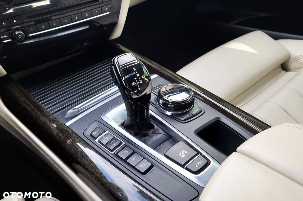 BMW X5 xDrive50i - 11