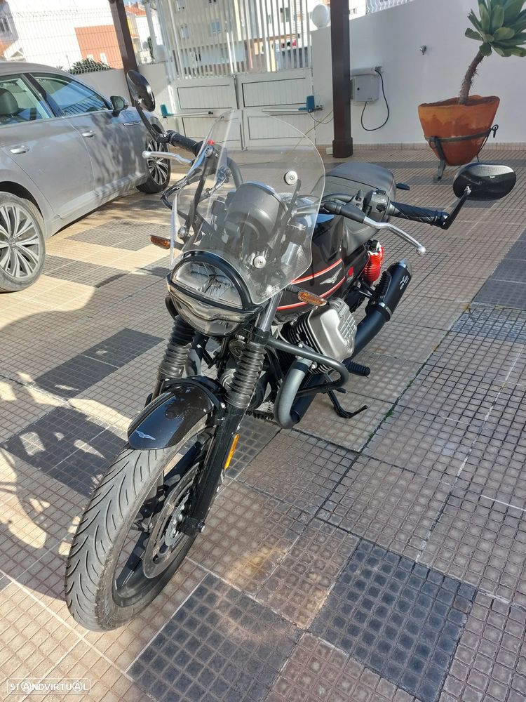 Moto Guzzi V7 Stone Special Edition - 1