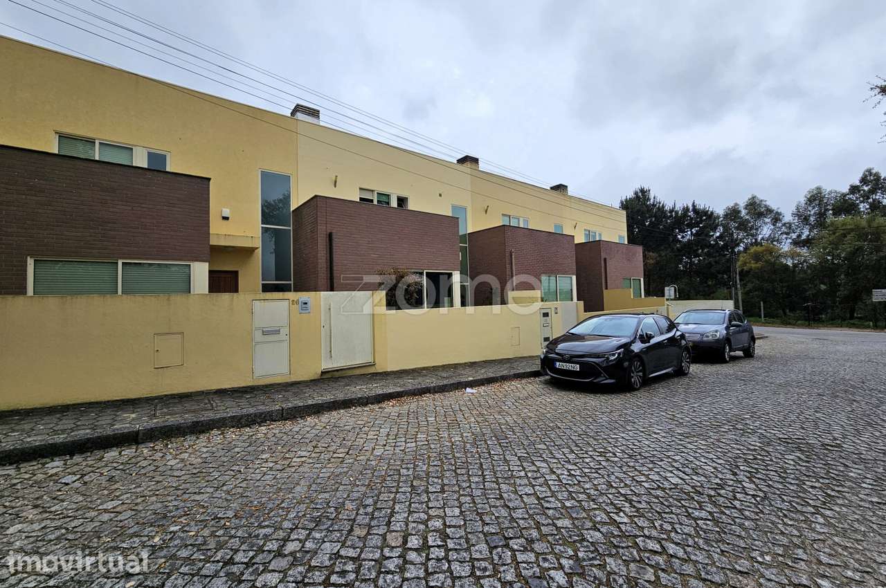 Moradia T3 em Banda com Jardim a Sul – Olival, Vila Nova de Gaia - Grande imagem: 2/31