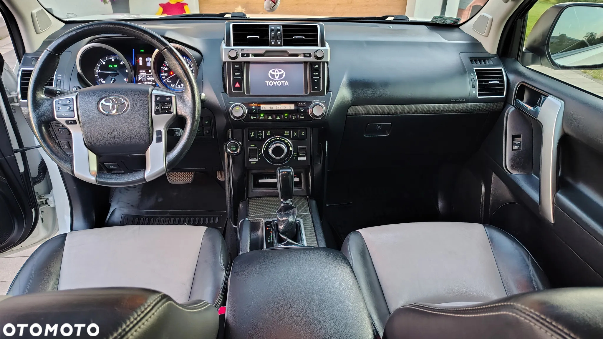 Toyota Land Cruiser - 16