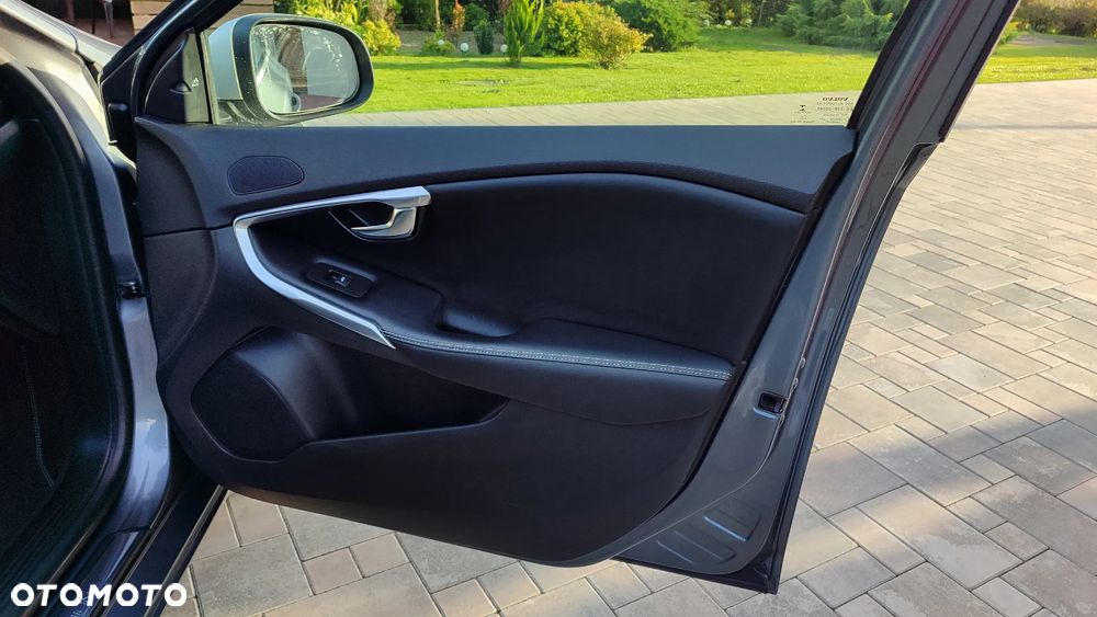 Volvo V40 D3 Momentum - 35