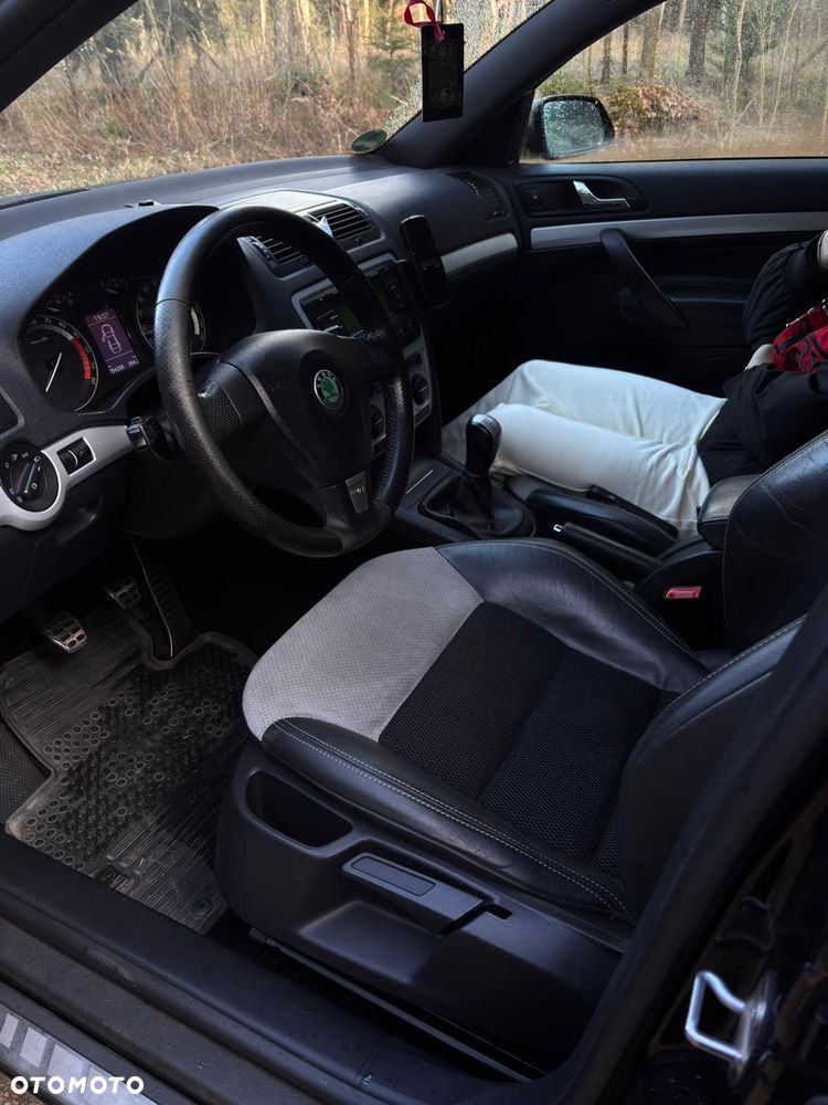 Skoda Octavia 2.0 TDI CR DPF RS - 2