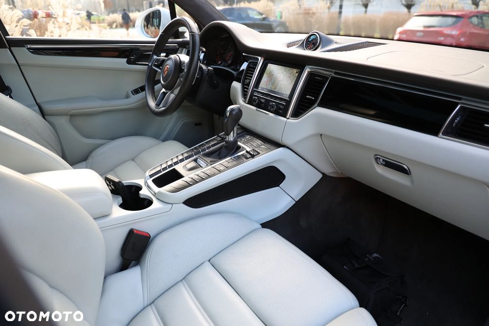 Porsche Macan - 16