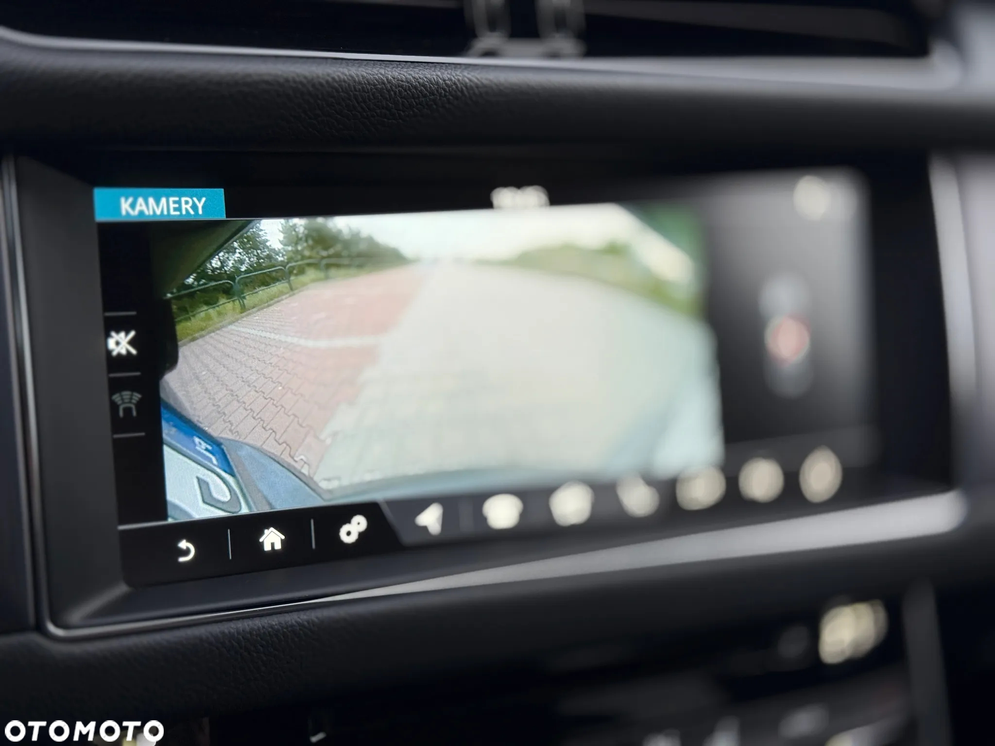Jaguar XF 2.0 i4D R-Sport - 38