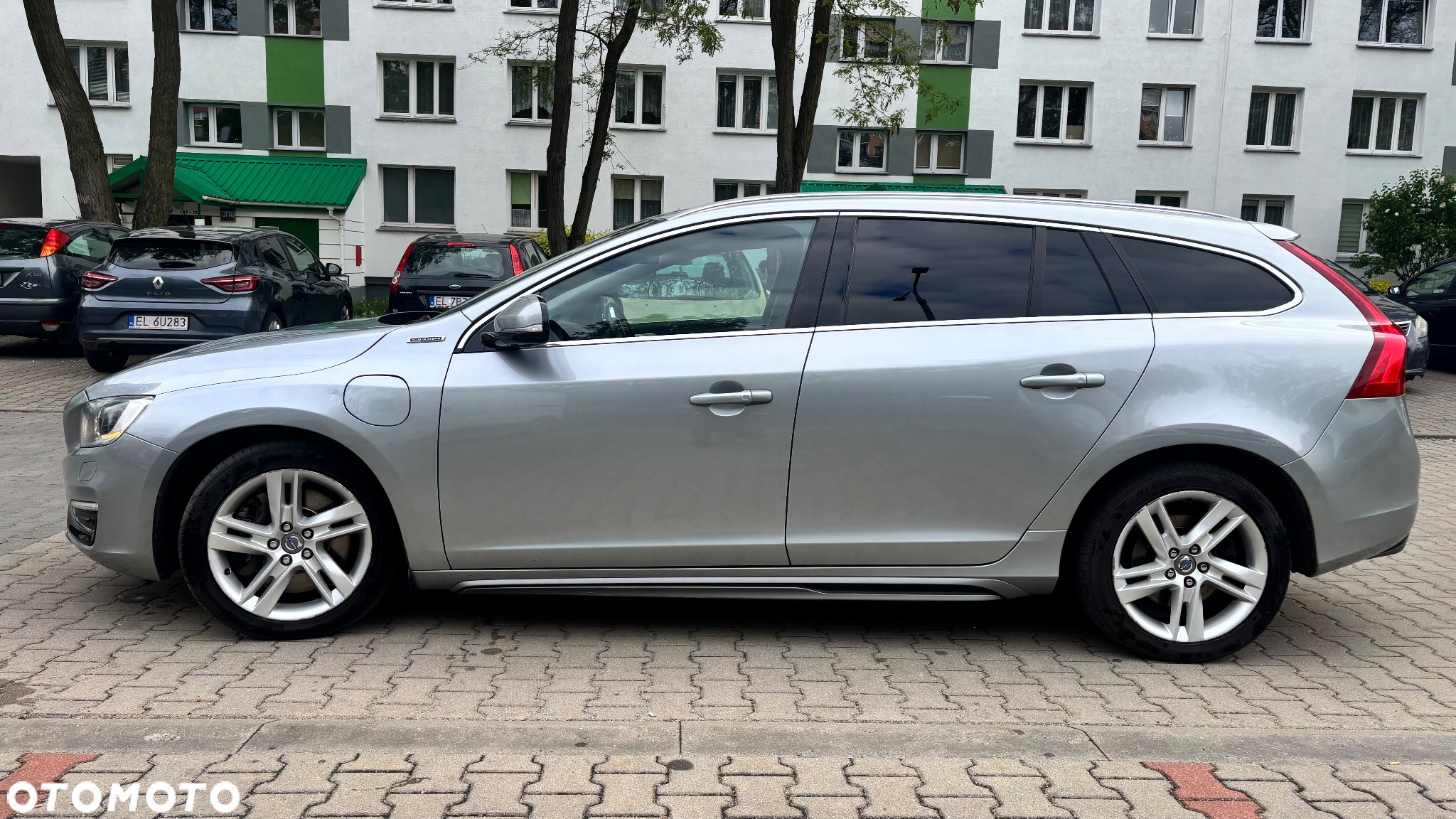 Volvo V60 D6 AWD Plug-in Hybrid Summum - 2