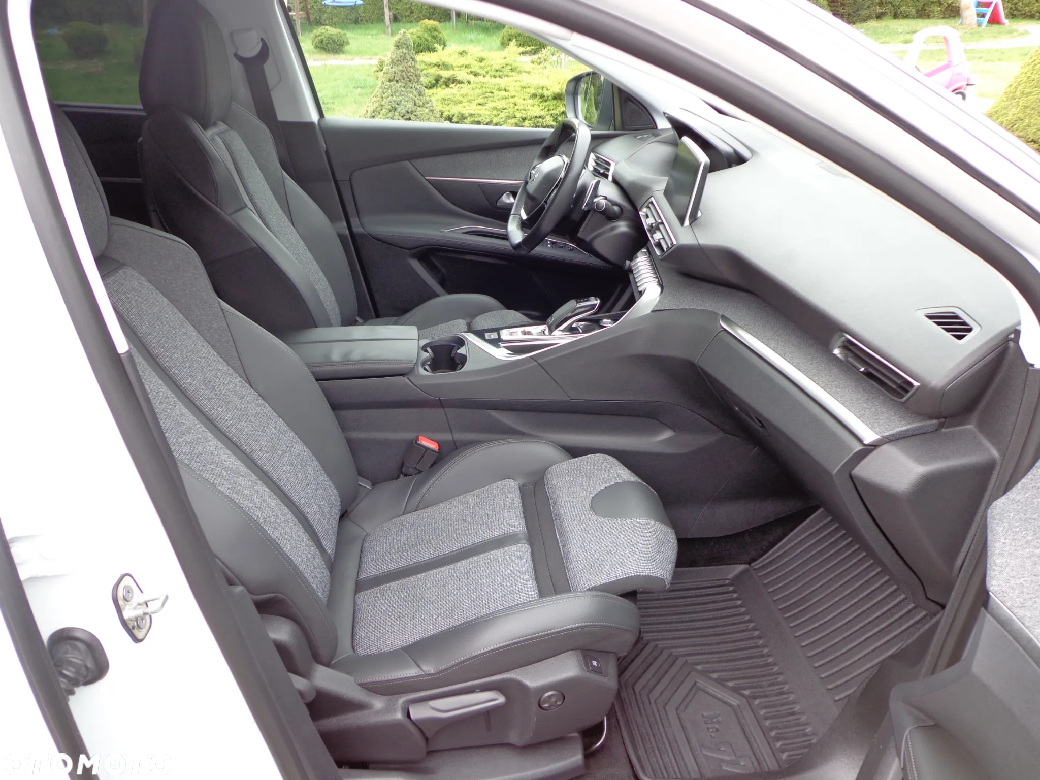 Peugeot 5008 1.6 BlueHDI Allure S&S EAT6 - 7