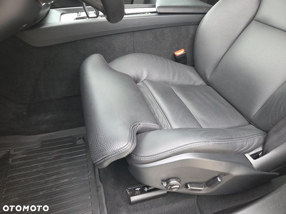 Volvo XC 60 B5 B AWD Plus Dark - 23