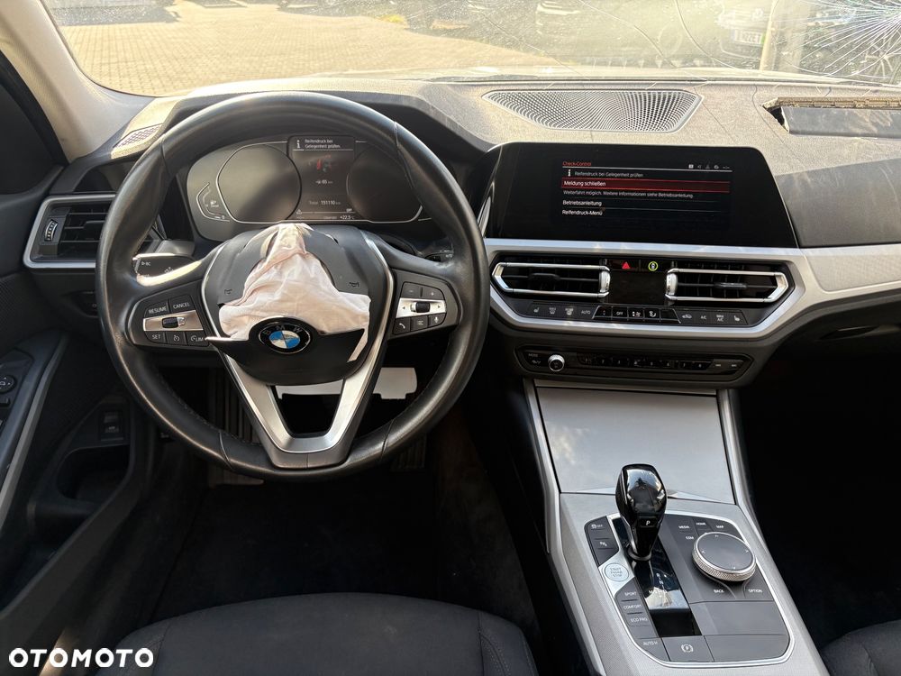 BMW Seria 3 316d mHEV - 12