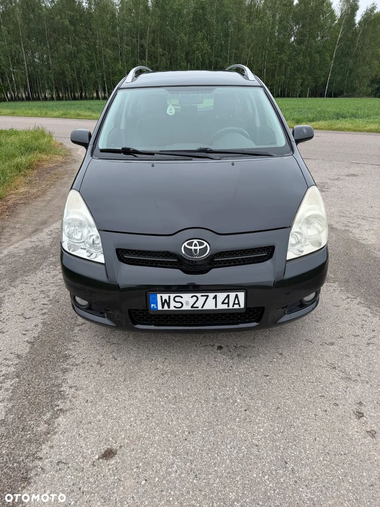 Toyota Corolla Verso 2.2 D-4D Gold - 2