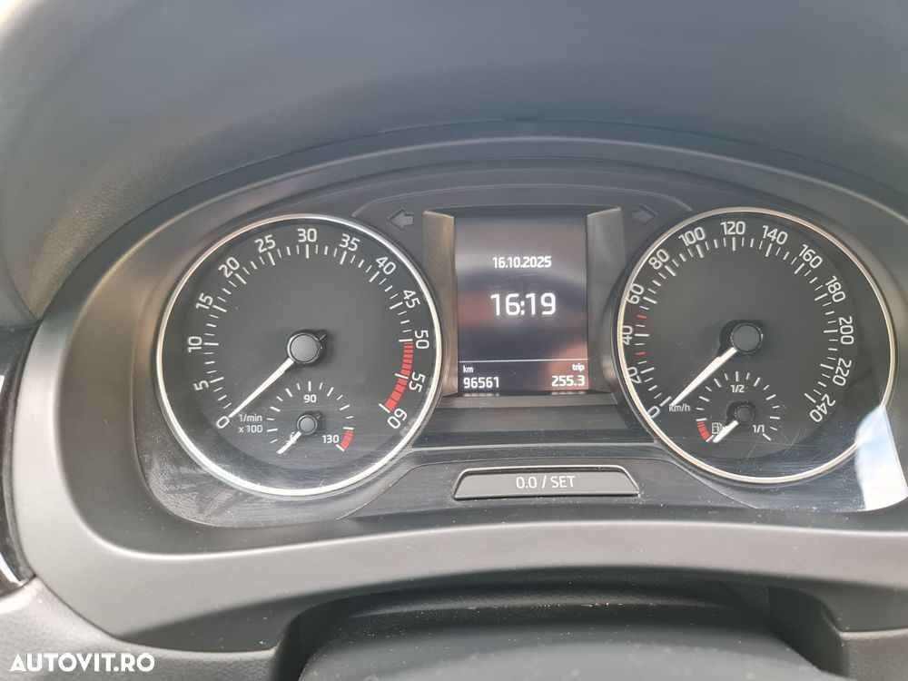 Skoda RAPID Spaceback 1.4 TDI DSG Style - 8