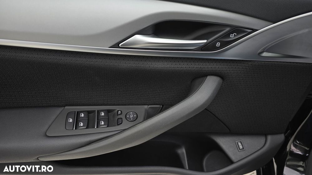 BMW Seria 5 530i xDrive AT MHEV - 11