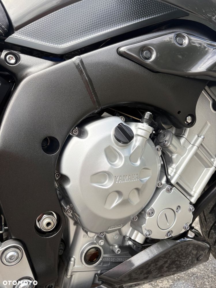 Yamaha FZ - 16