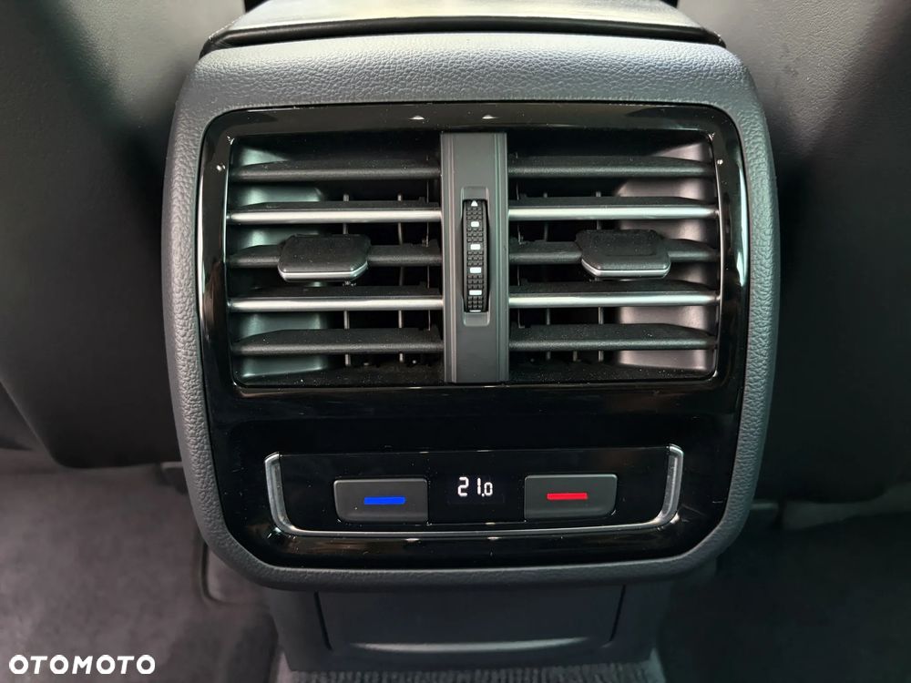 Volkswagen Passat Variant 2.0 TDI SCR 4Motion DSG Highline - 34