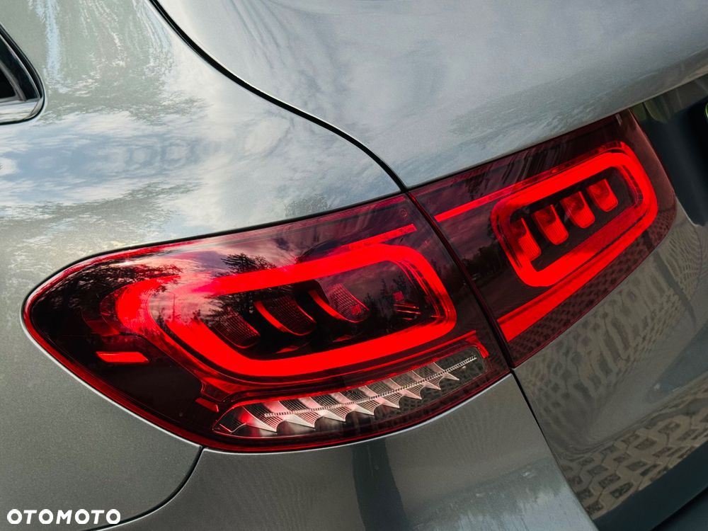 Mercedes-Benz GLC 200 4Matic 9G-TRONIC AMG Line Plus - 25