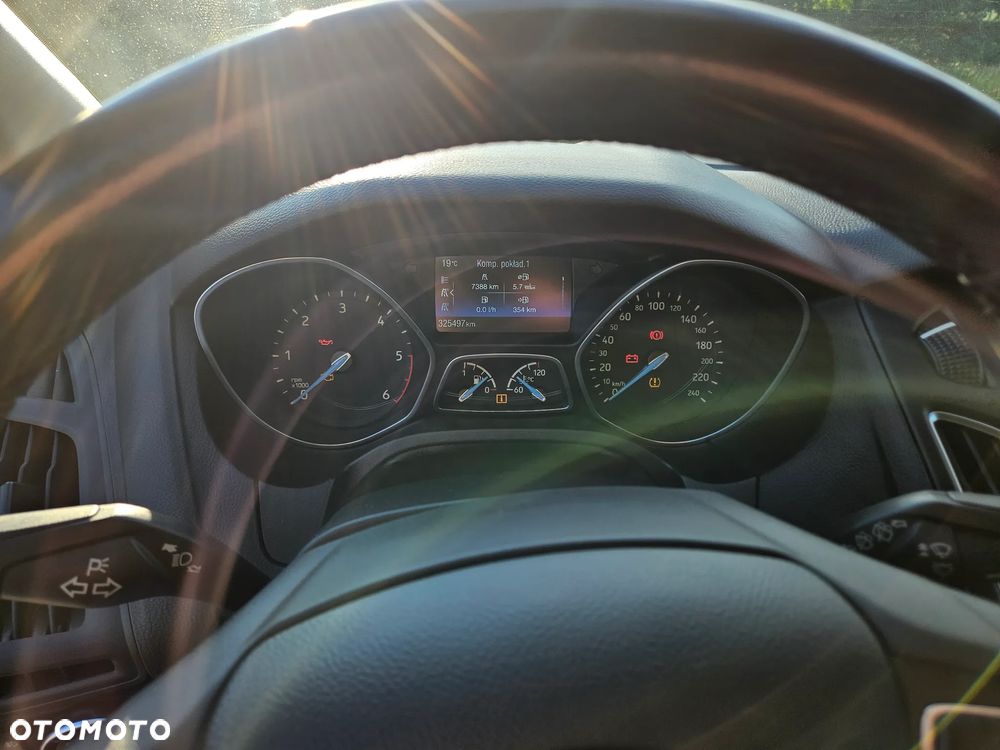 Ford Focus 1.5 TDCi SYNC Edition - 16