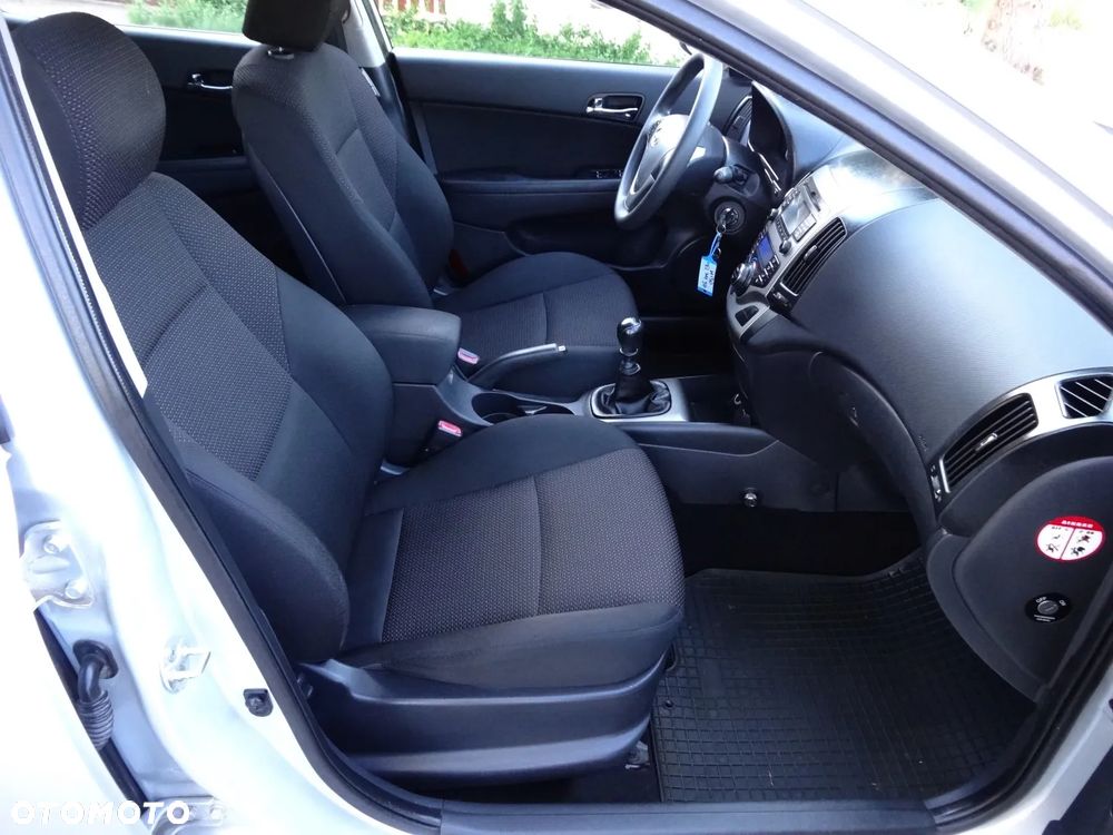 Hyundai i30 1.6 Comfort - 23