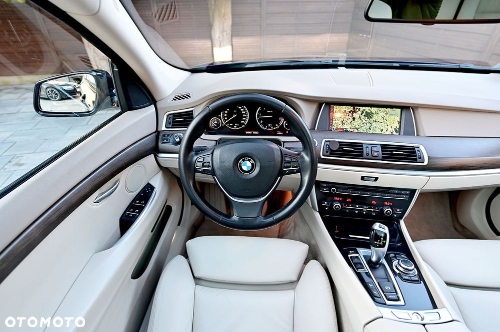 BMW Seria 5 530d xDrive - 28