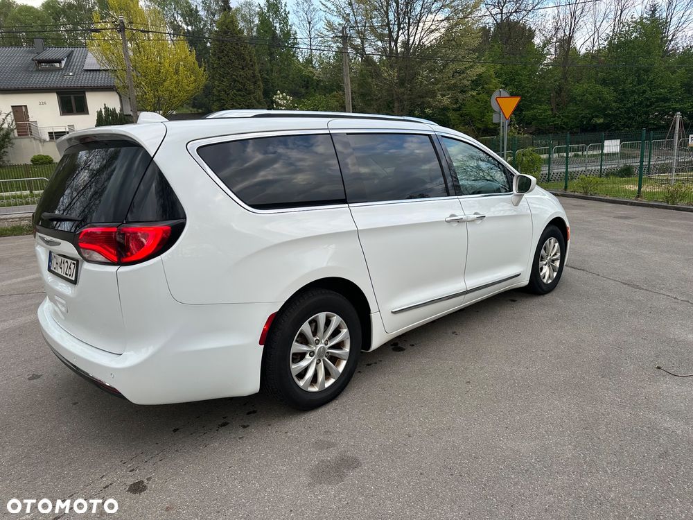 Chrysler Pacifica - 5